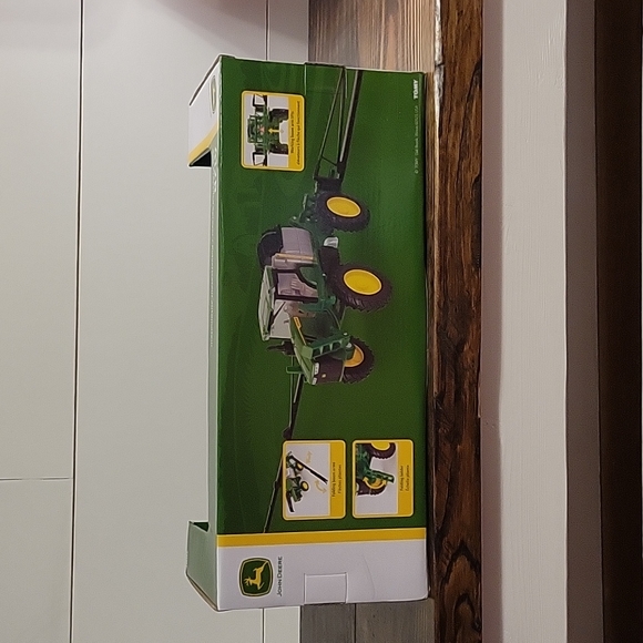 John Deere 412R Toy Self Propelled Sprayer - Picture 3 of 3